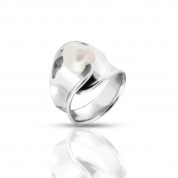 Tika Pearl Silver Ring Tika Pearl Silver Ring