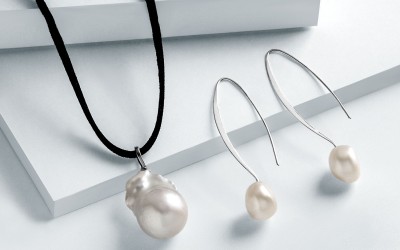 A Masterpiece of Freshwater Pearl and Pure Silver Sparkle